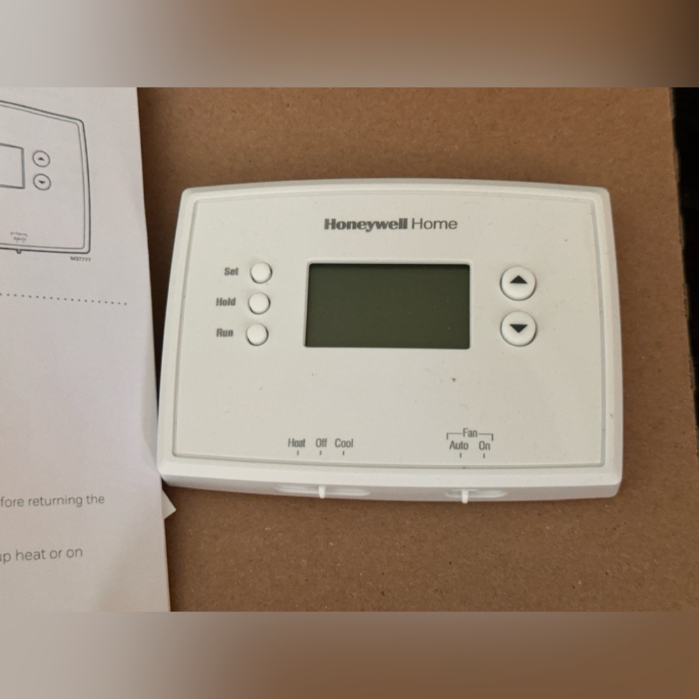 NWT Honeywell Home White Programmable Thermostat